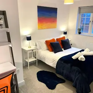 Bright & Cosy One Bedroom - 2 Beds - Perfect Base In Apartment